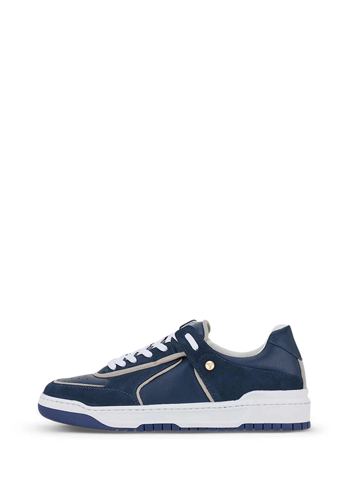 Seitenansicht auf neutralem Hintergrund des Produktes Casual Court24 in der Farbe Blue