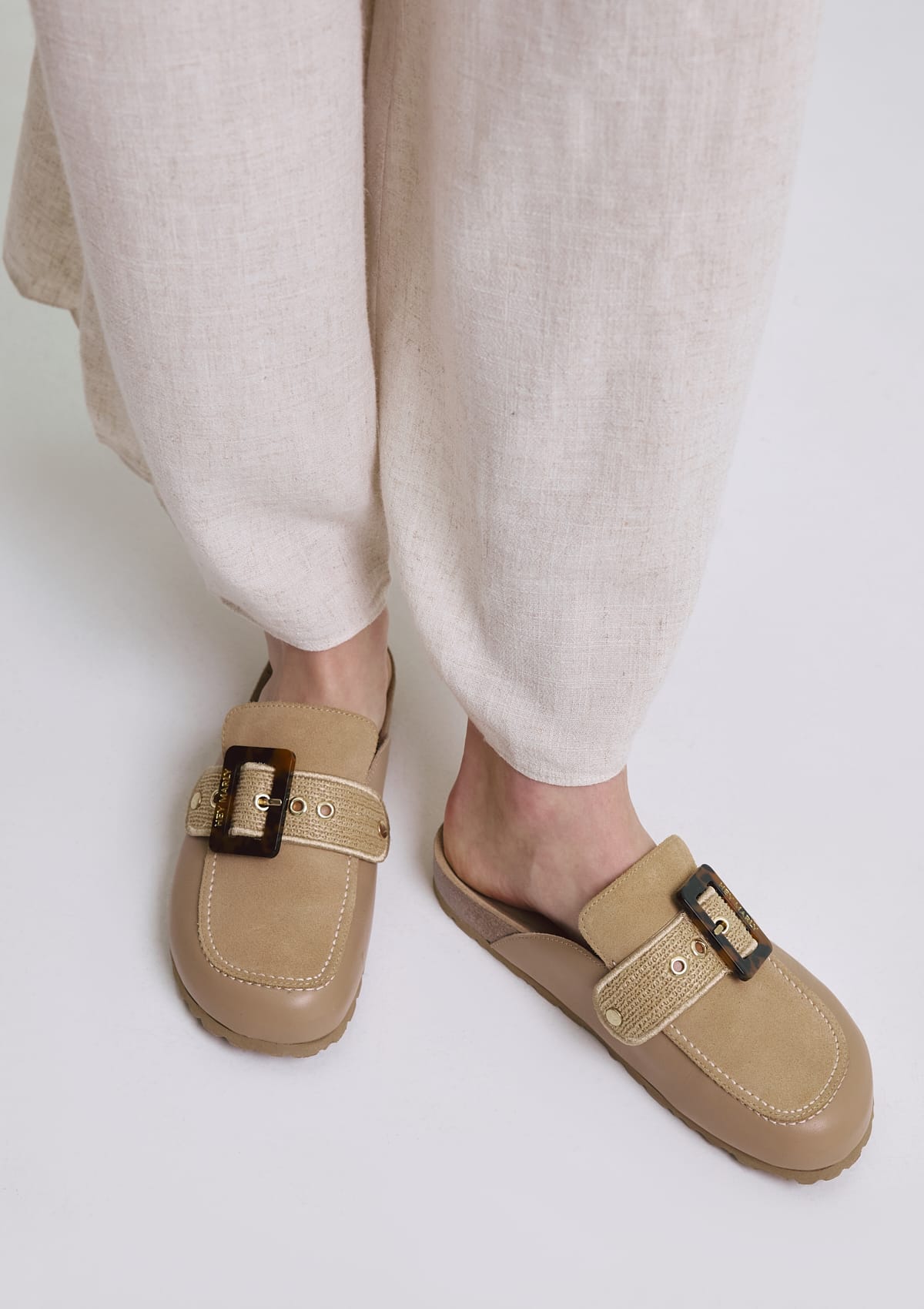 Produktabbildung auf neutralem Hintergrund des Produktes Sandy Chic in der Farbe Sand